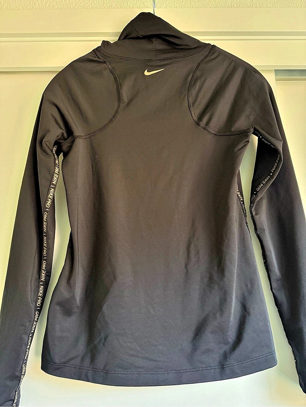 Nike Pro Black w/ Gold Accents Funnel/Turtle Neck Long Sleeve Top Workout Top
